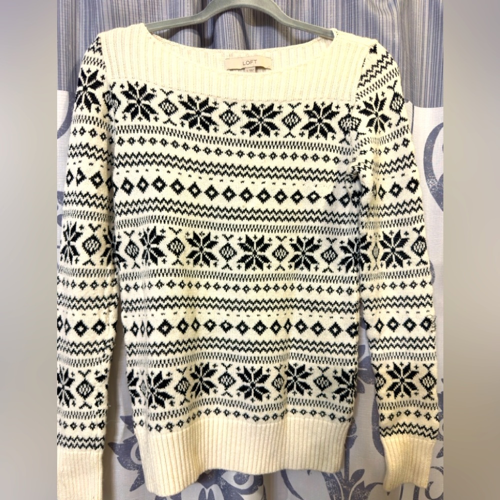 EUC Ann Taylor LOFT White & Black Crew Neck Sweater with Geometric Design Size S